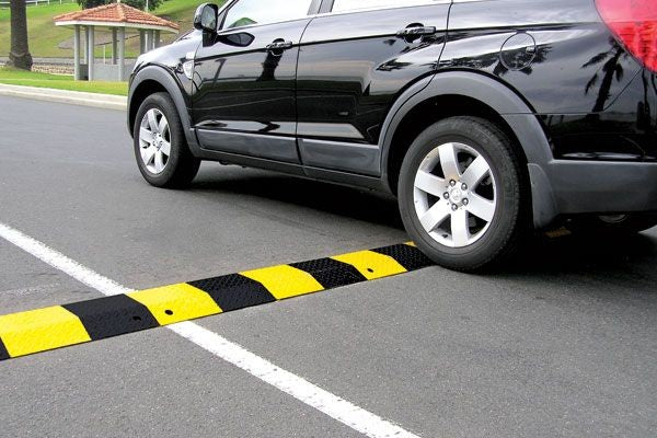 SLO-MOTION STANDARD DUTY SPEED HUMP 500MM - BLACK / YELLOW