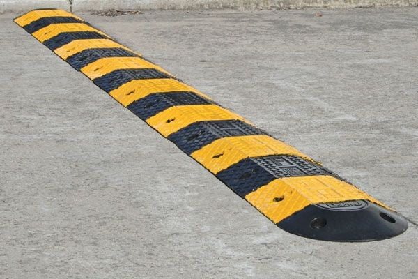 ECONOMY RUBBER SPEED HUMP BODY 250MM - BLACK