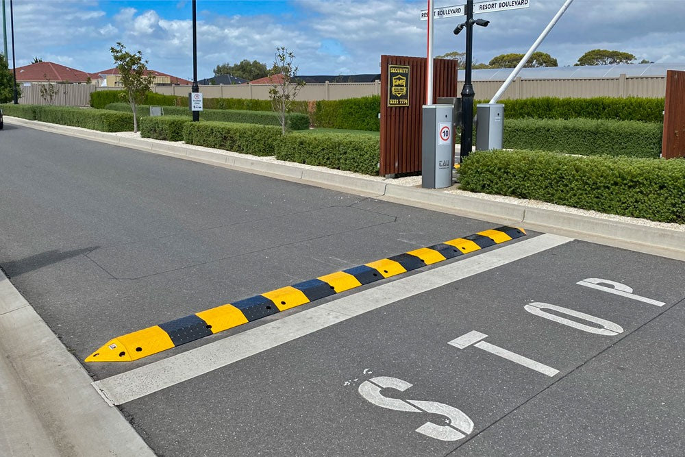 SLO-MOTION HEAVY DUTY SPEED HUMP 1M - BLACK / YELLOW