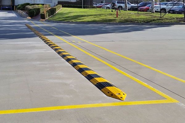 SLO-MOTION HEAVY DUTY SPEED HUMP 500MM - BLACK / YELLOW