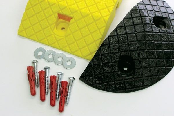 COMPLIANCE SPEED HUMP END PER PAIR - LLDPE - BLACK