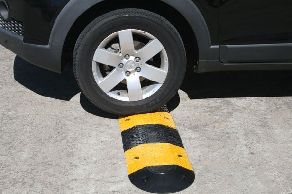 ECONOMY RUBBER SPEED HUMP BODY 250MM - BLACK
